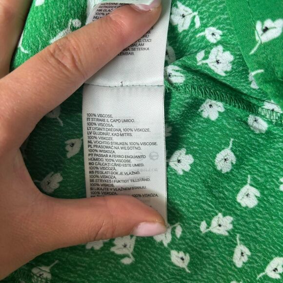 H&M green floral smocked blouse size small - Picture 4 of 5